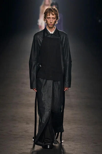 Look 15